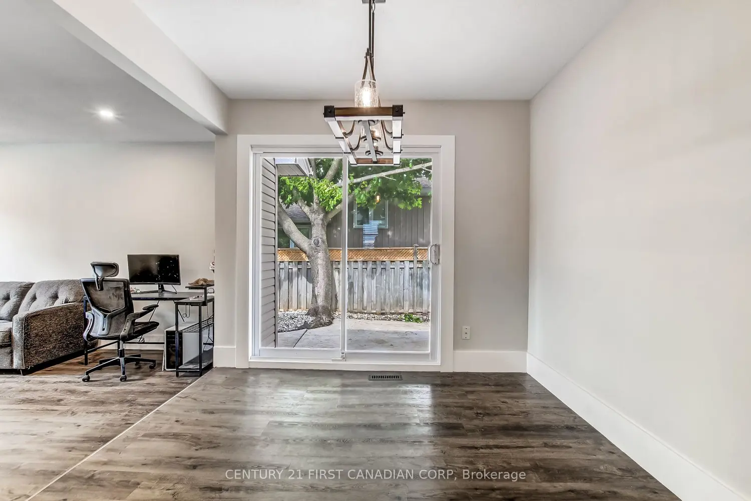20 Renny Crescent photo 4
