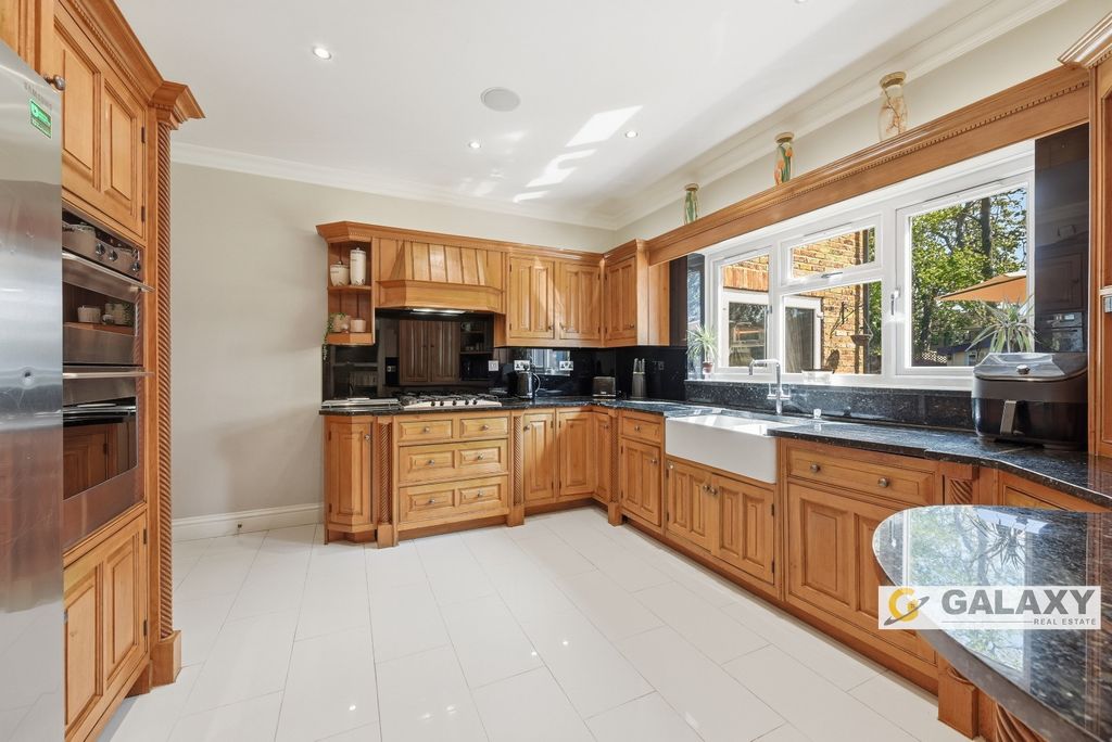 Additional image 6 of 7 bed detached house for saleCamp Road, Gerrards Cross SL9