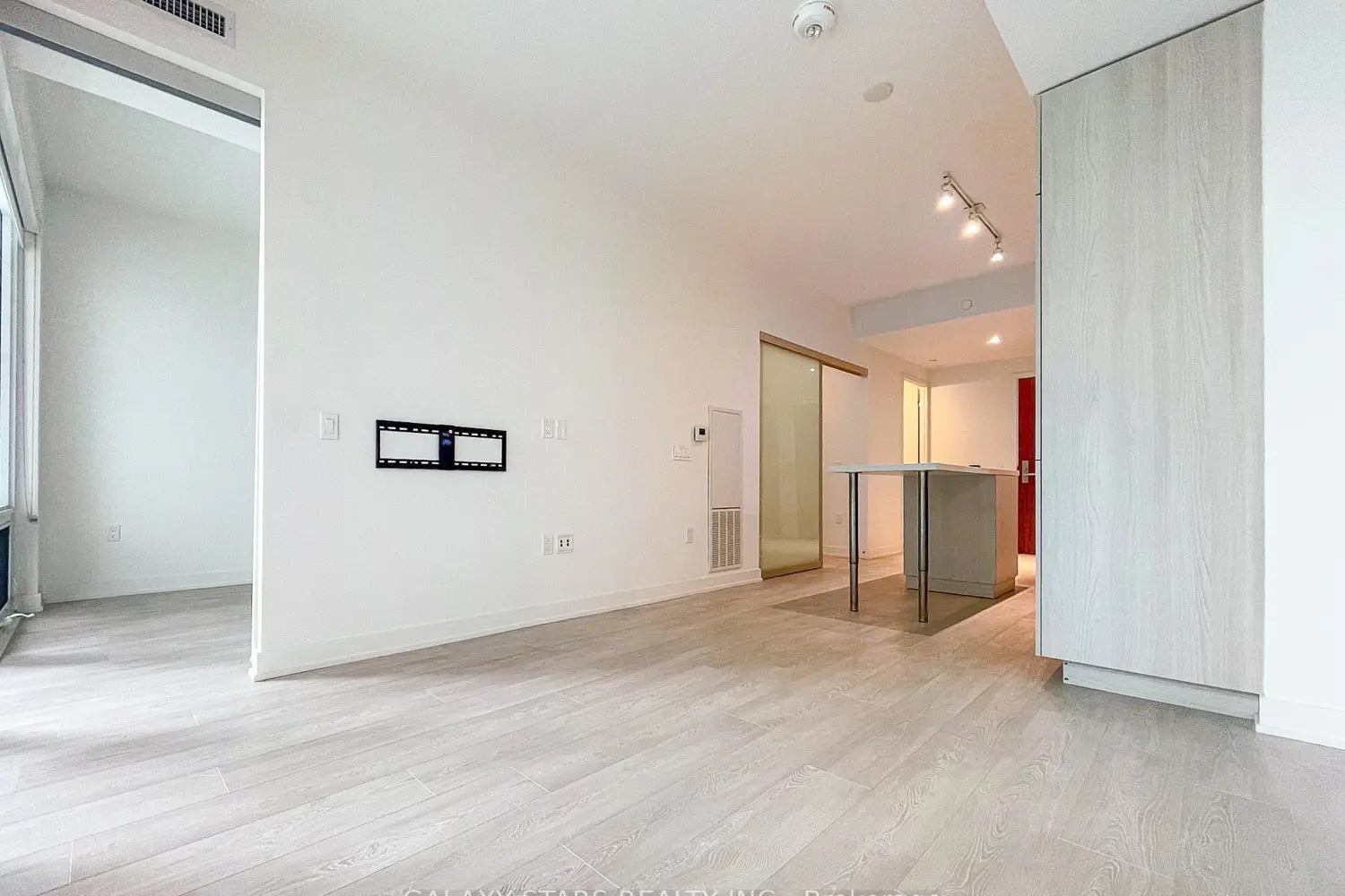 Additional image 7 of 15 Queens Quay 309
