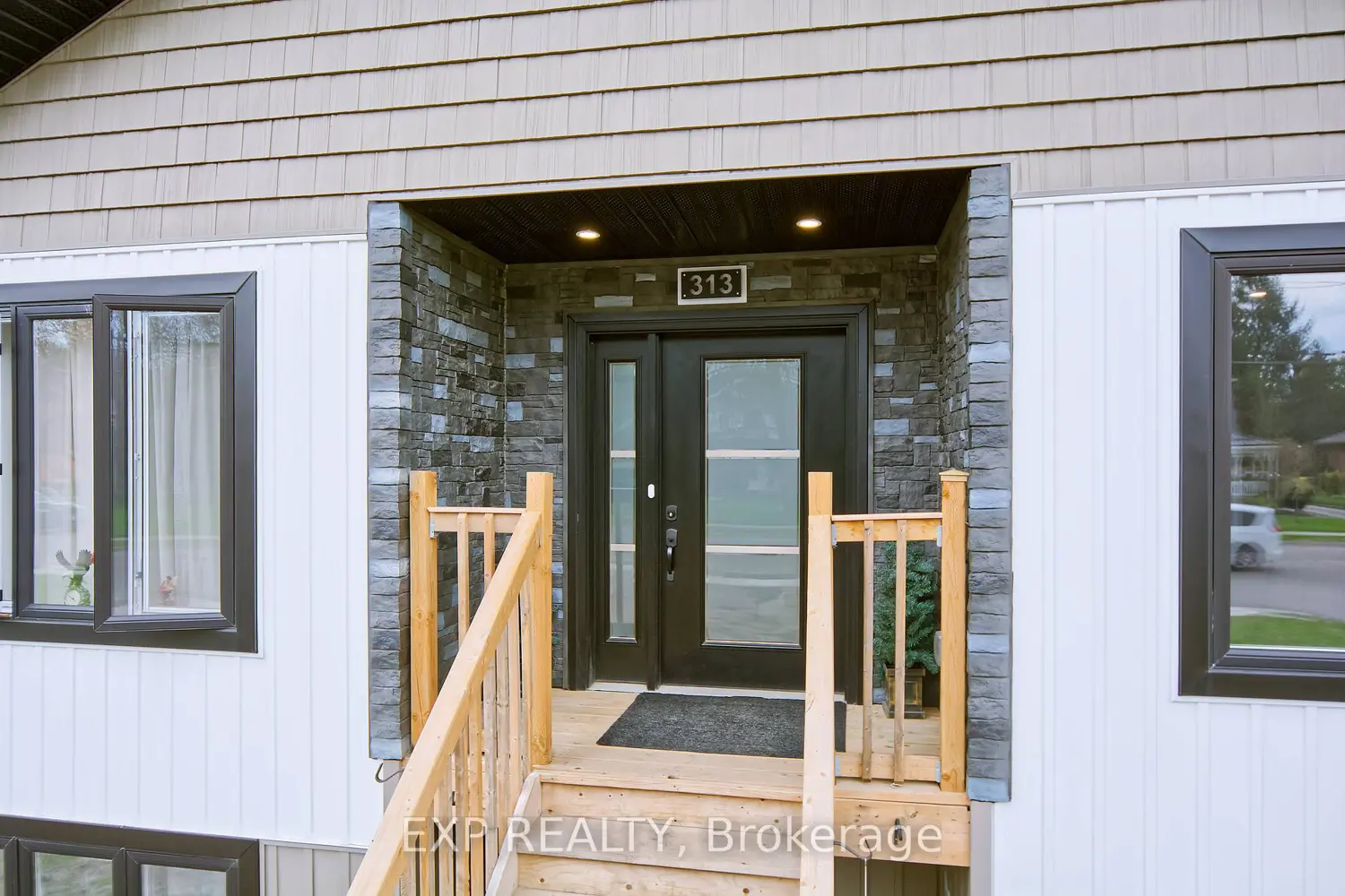 313 John Street photo 5