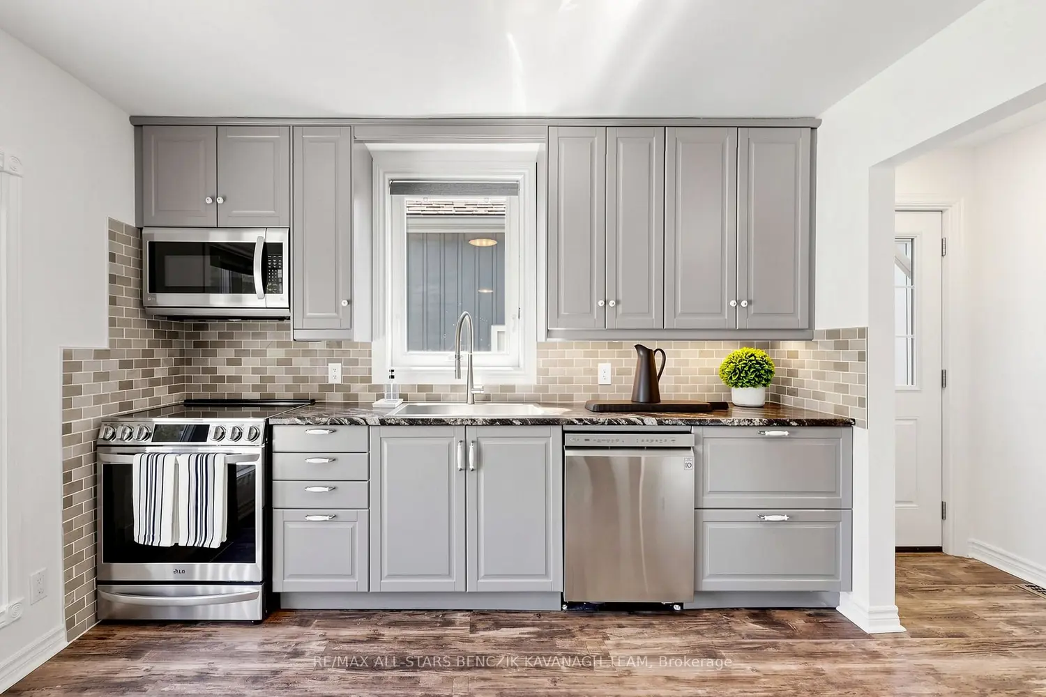 Additional image 2 of 522 Sheppard Avenue