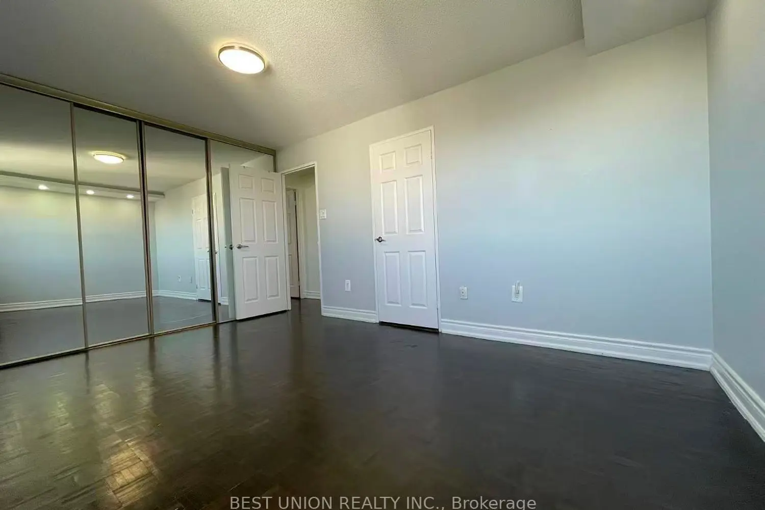 Additional image 11 of 45 Sunrise Avenue 1705