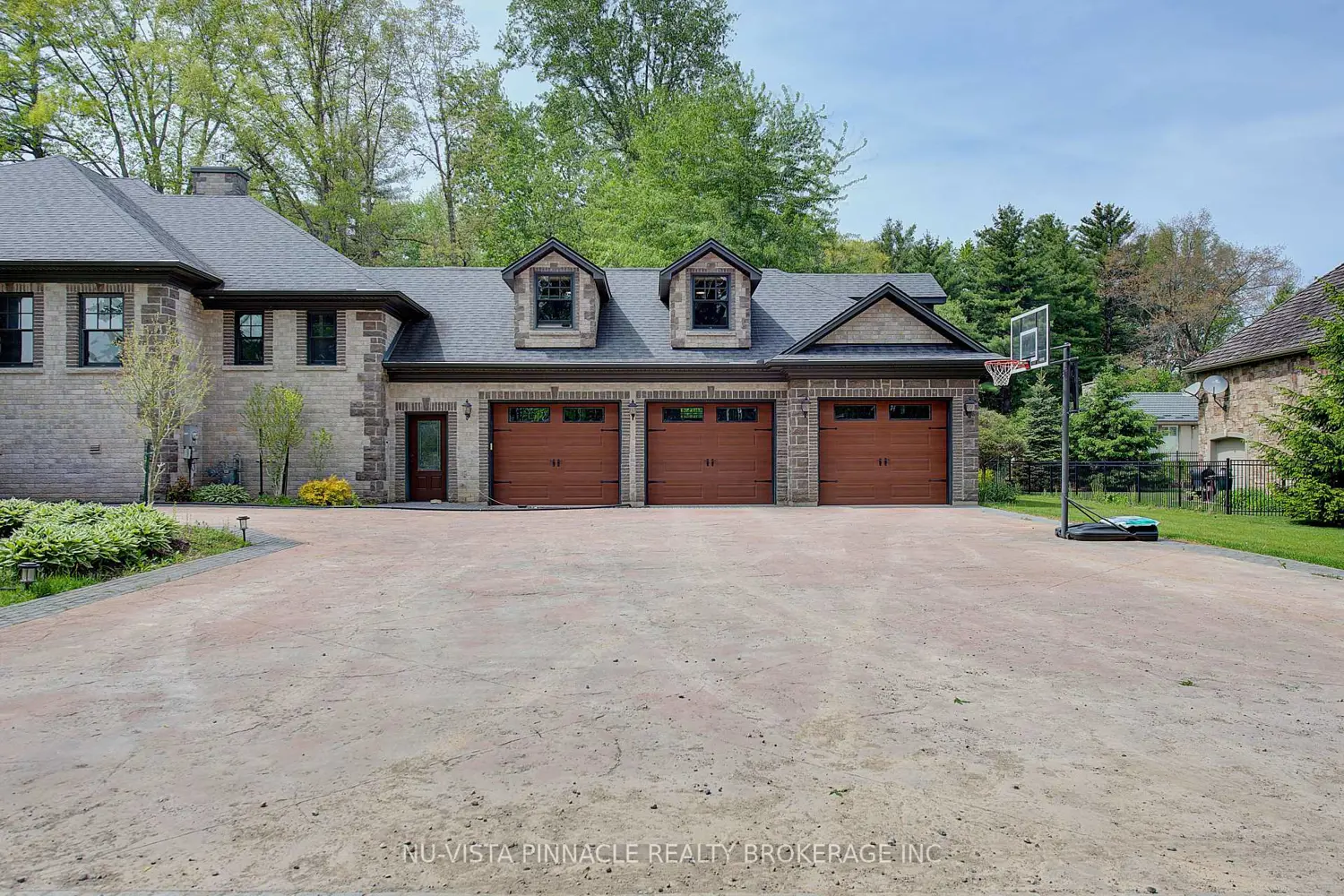 9082 Ferne Drive photo 2