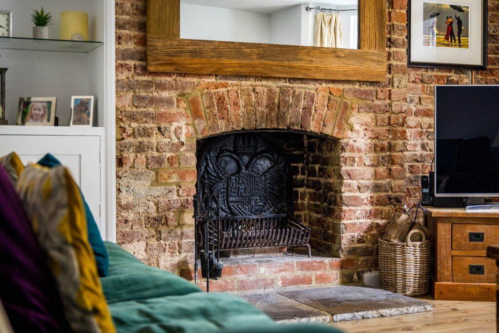 2 bed flat for saleGuildford, Surrey GU1 photo 5