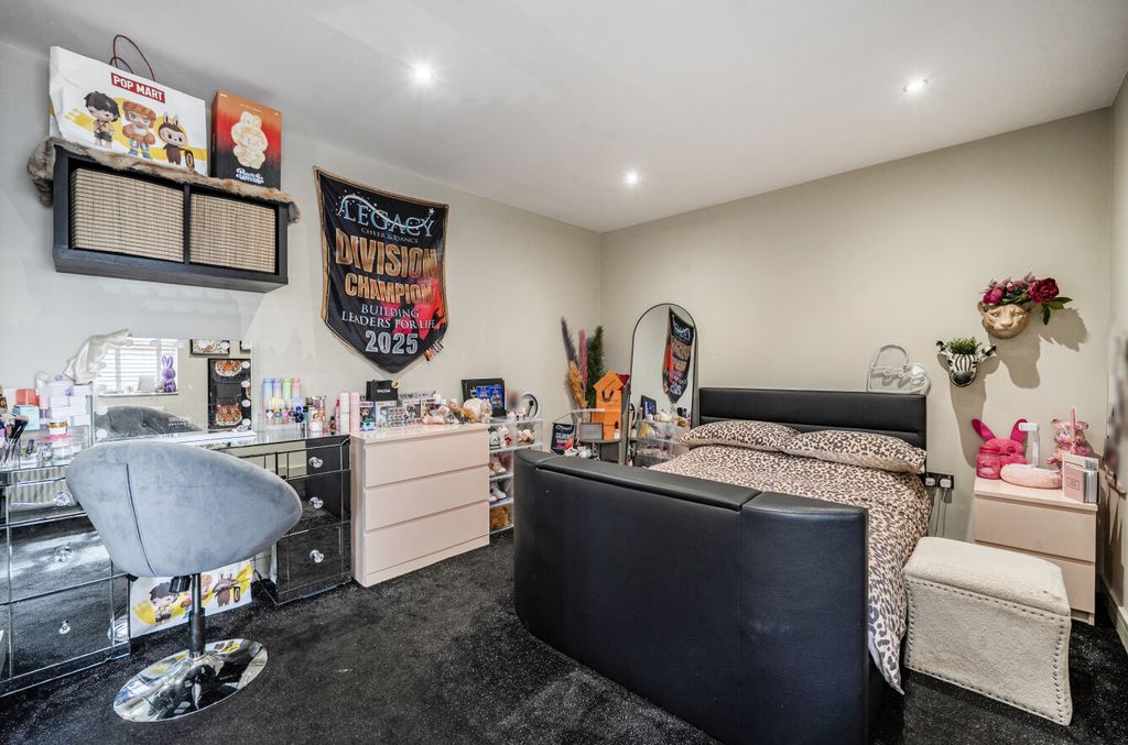 Additional image 13 of 3 bed bungalow for saleFernhill Road, Farnborough, Hampshire GU14