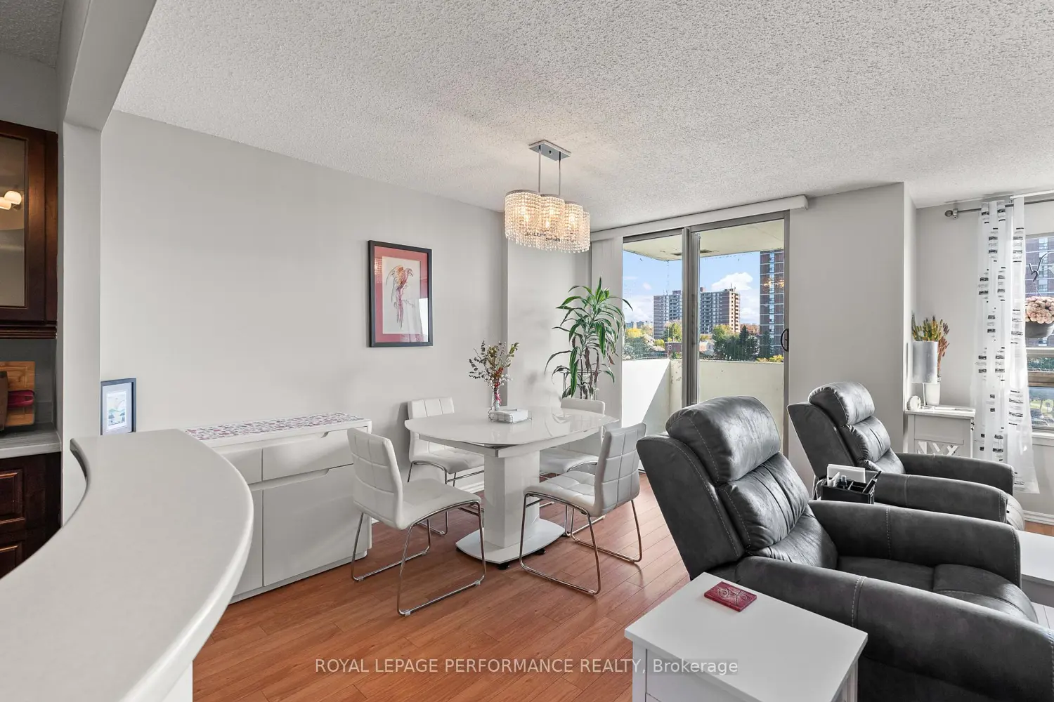 200 Lafontaine Avenue Unit #407 photo 4
