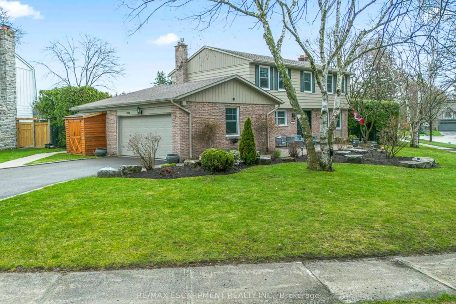 996 Cresthampton Lane