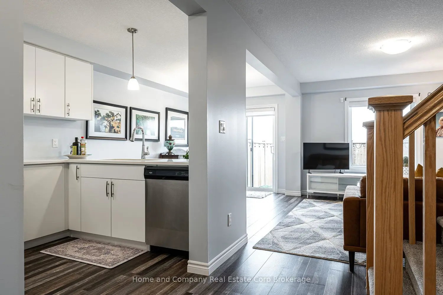 376 Bradshaw Drive photo 2