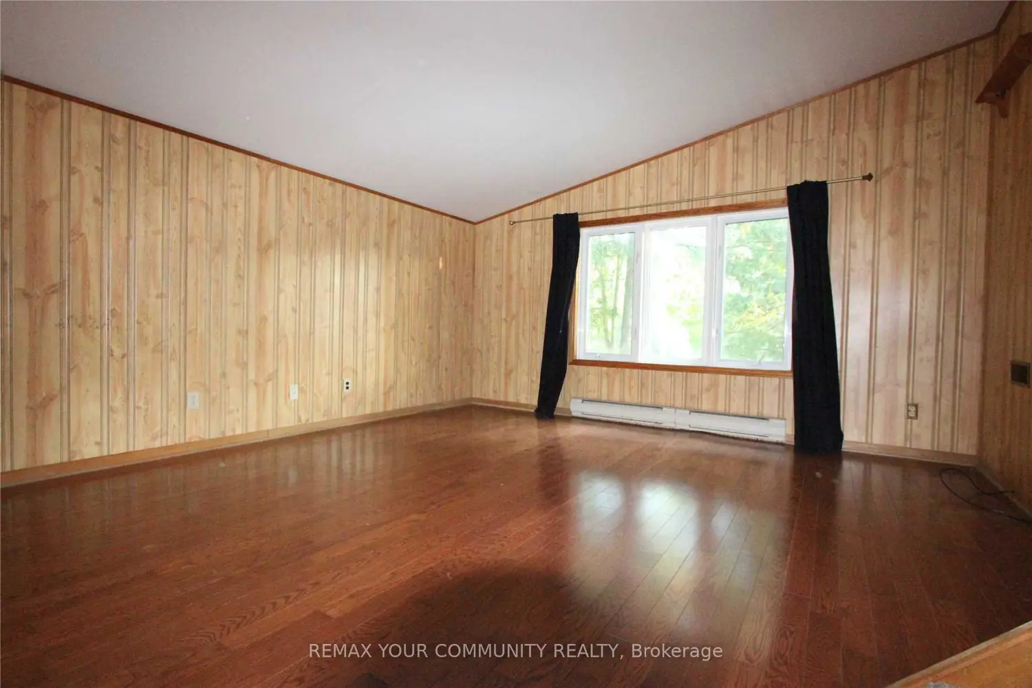 184 Riverbank Drive photo 4