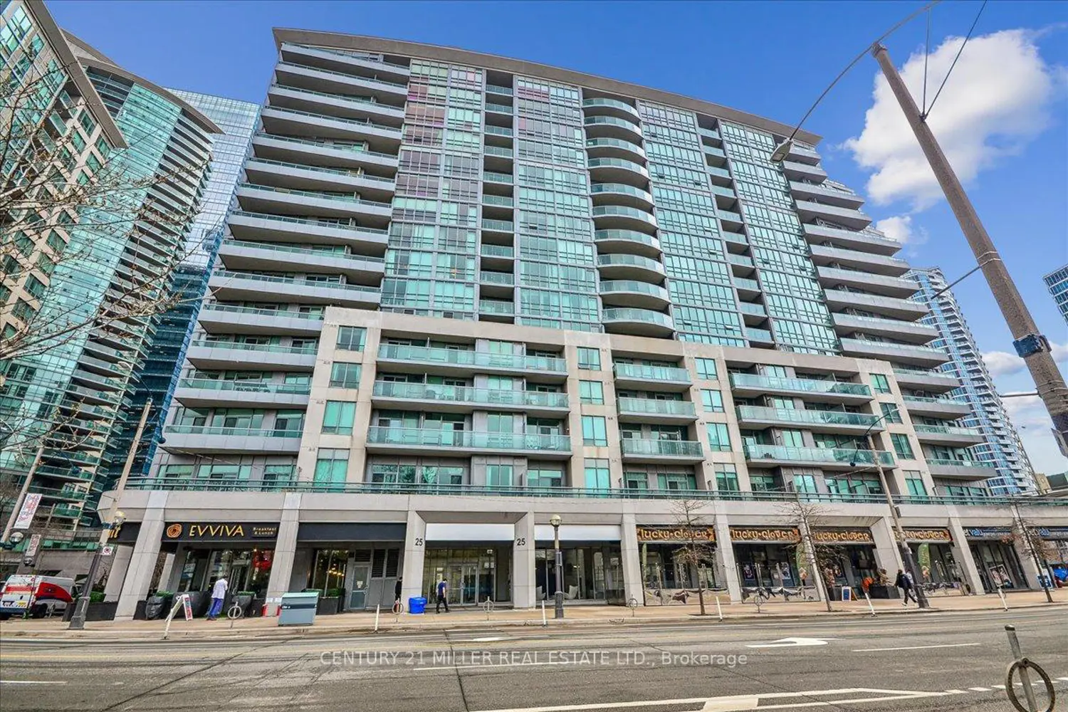 Additional image 17 of 25 Lower Simcoe Street 326
