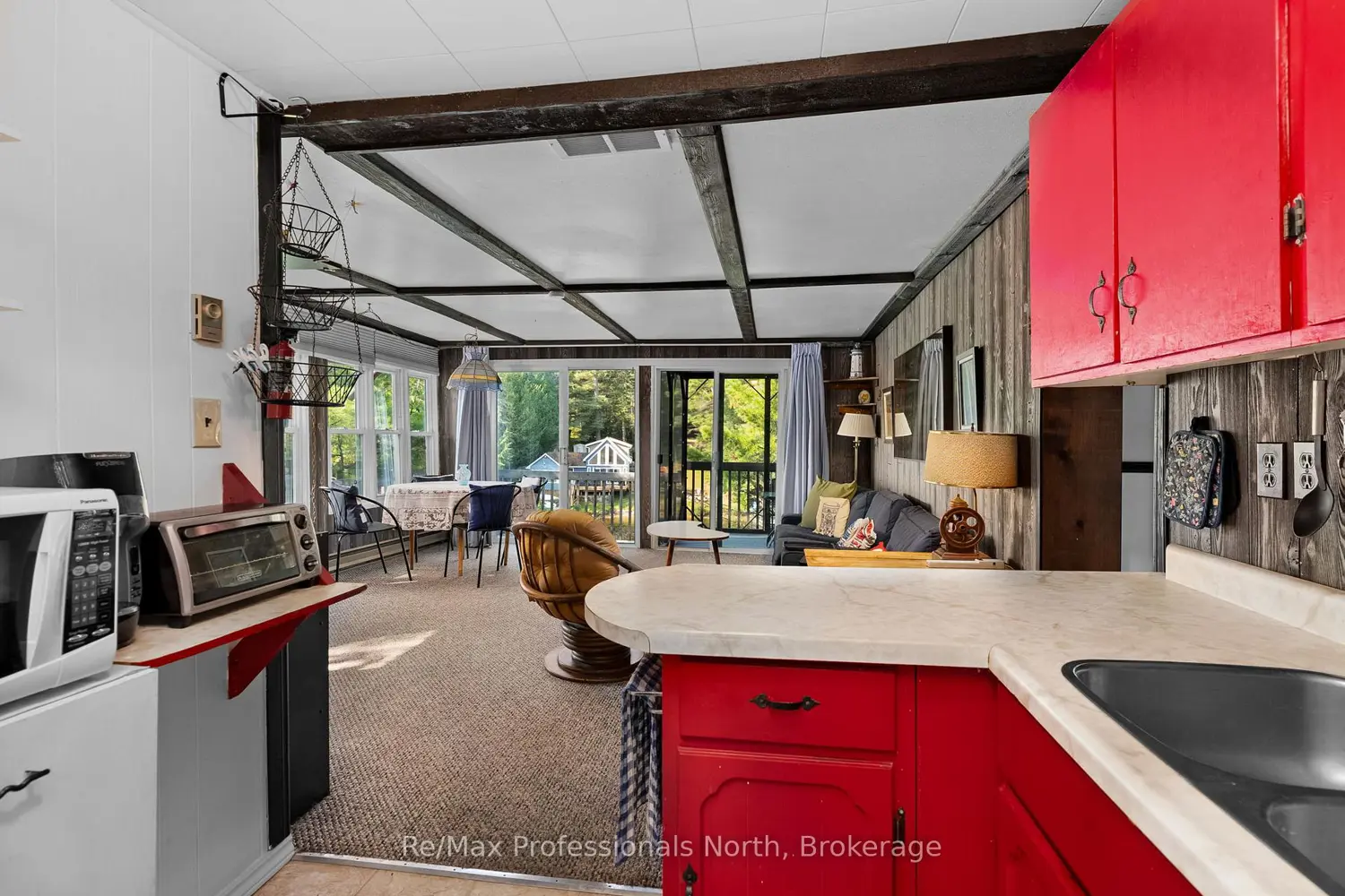 1118 Tomingas Road photo 4
