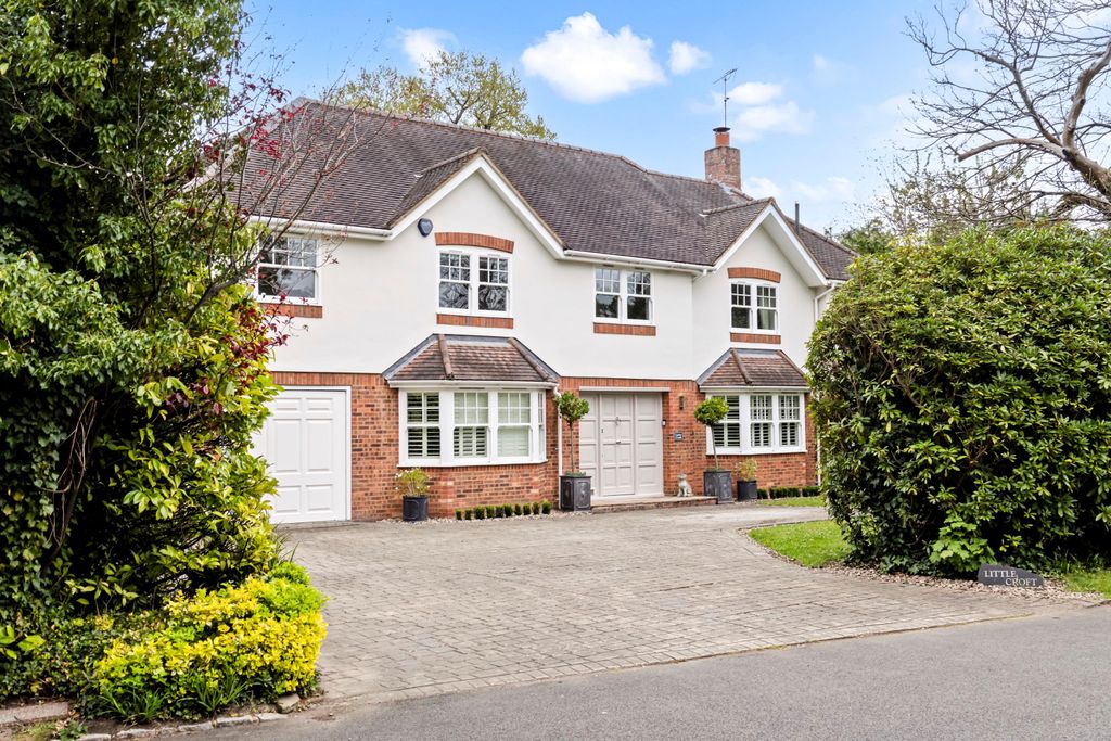 5 bed detached house for saleRuxley Crescent, Claygate, Esher, Surrey KT10