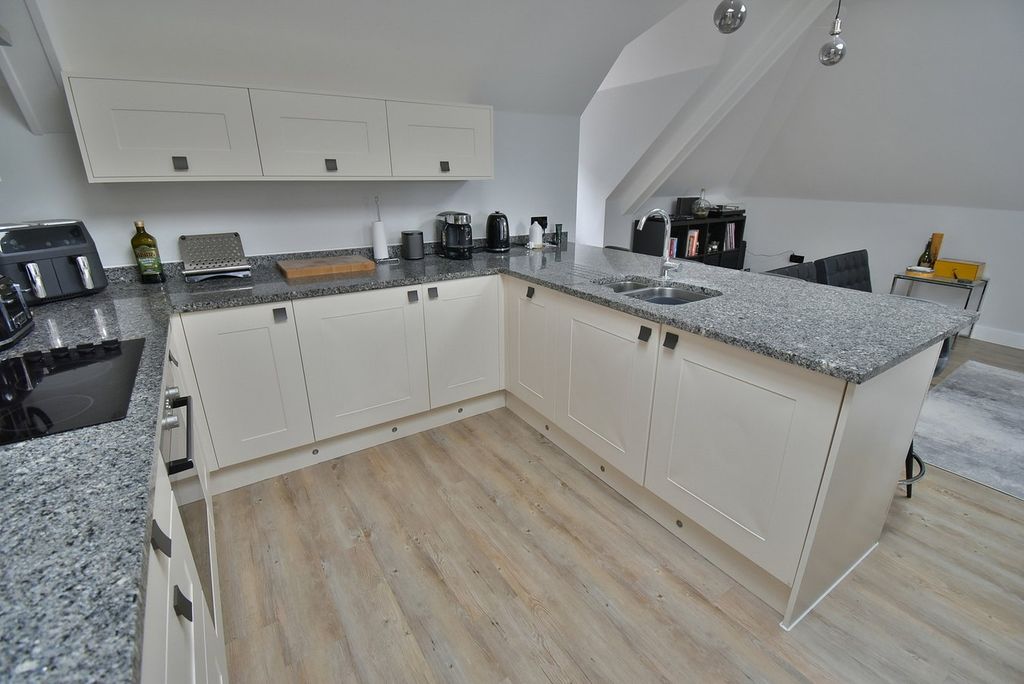 Additional image 7 of 2 bed flat for saleBeaufoys Avenue, Ferndown BH22