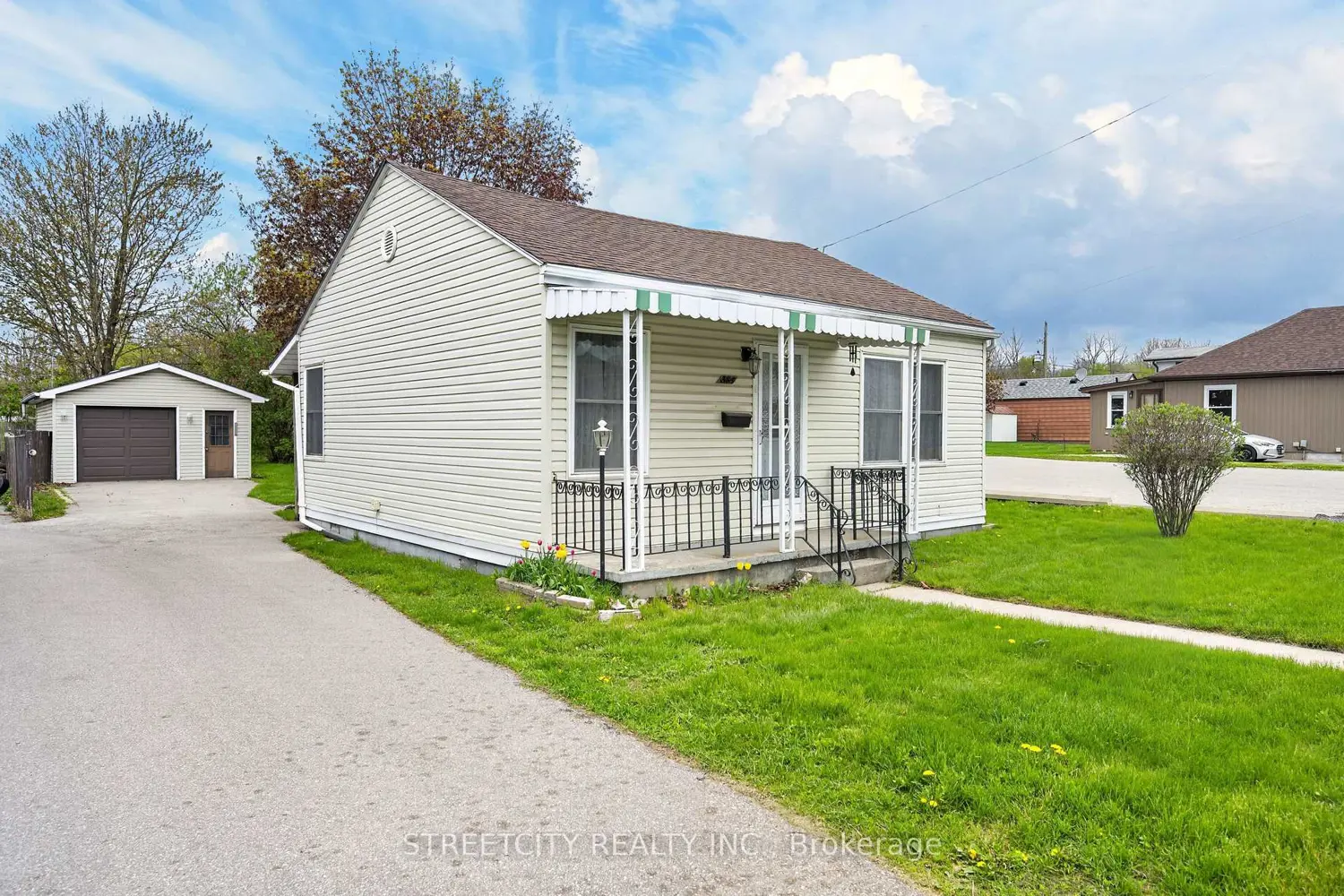 384 Brock Street photo 3