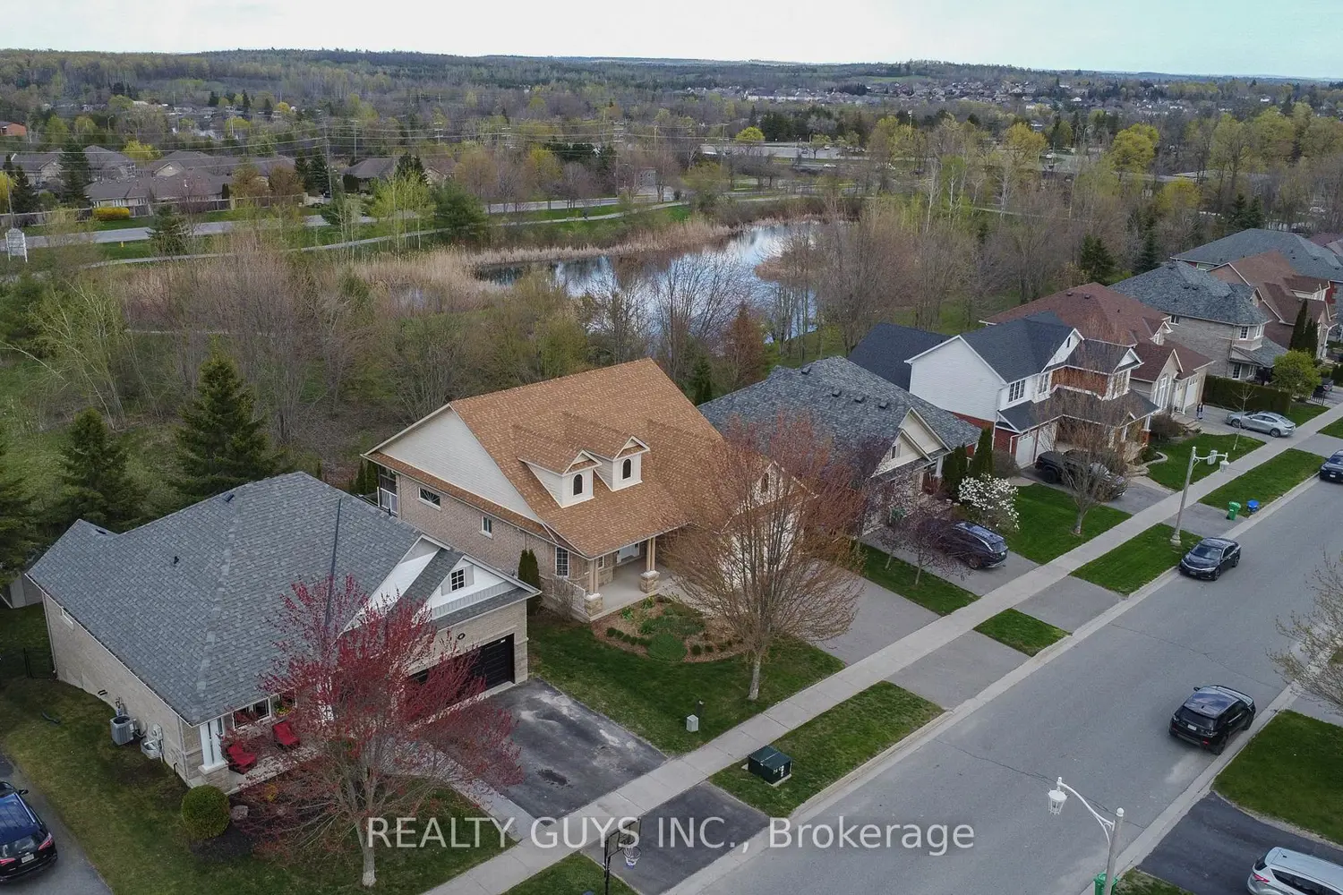 407 Carriage Lane photo 2