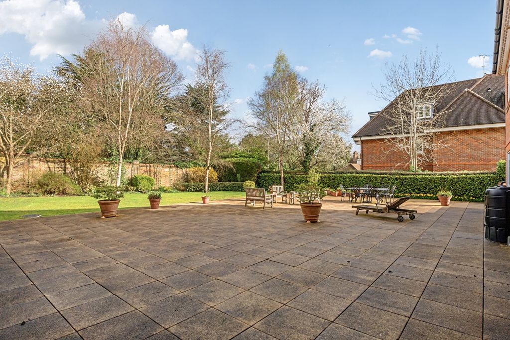 Additional image 7 of 3 bed flat for saleHeritage Gate, Gerrards Cross SL9