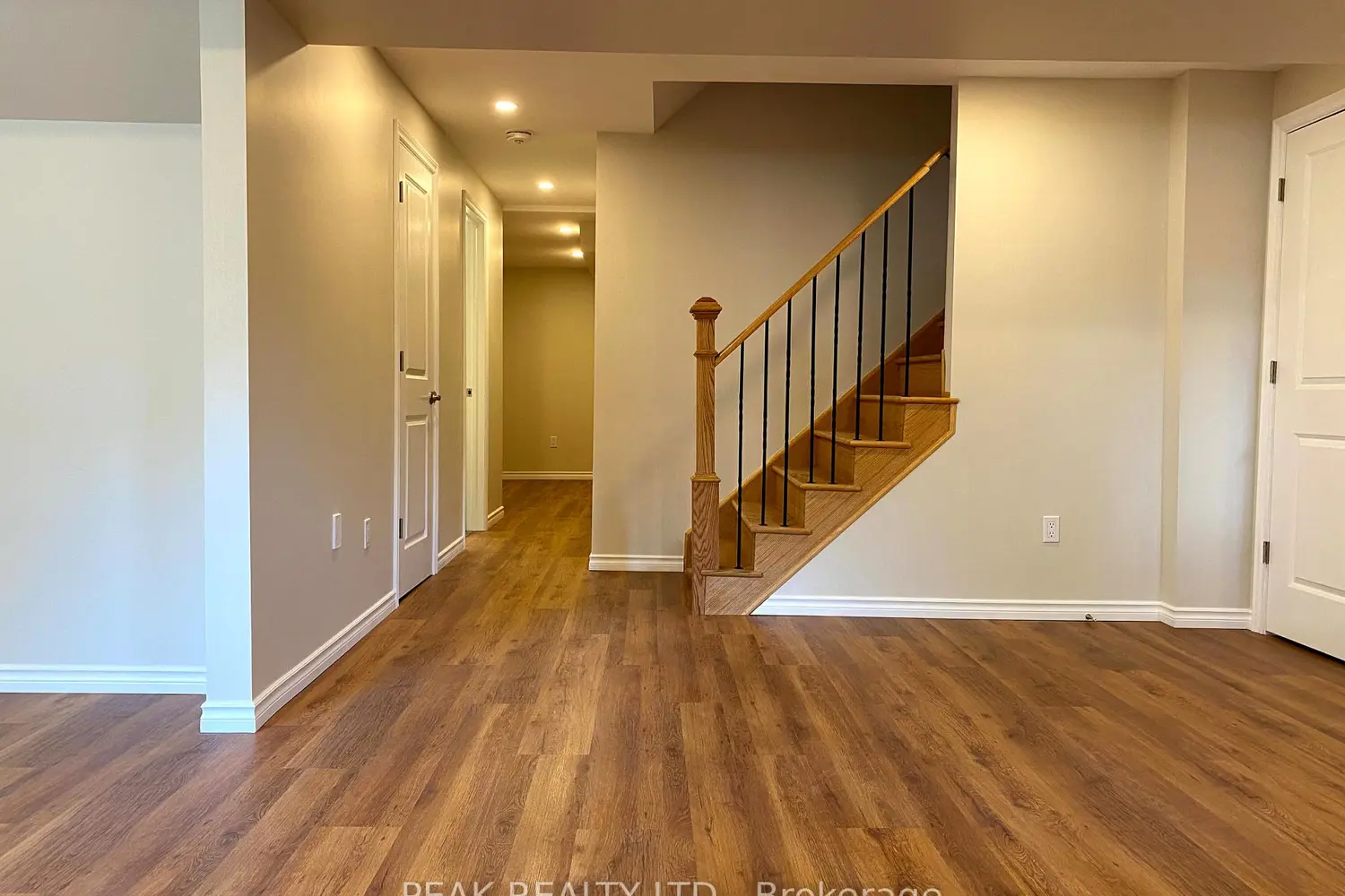 44 Windsor Circle photo 4