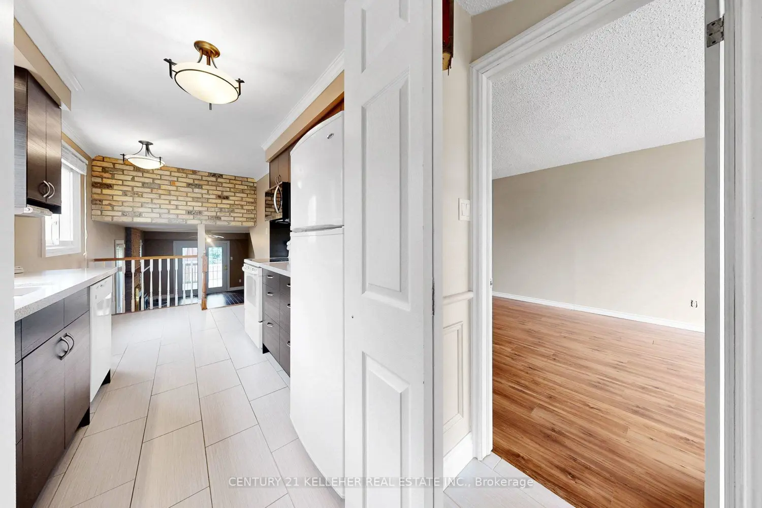 6251 Atherly Crescent photo 4