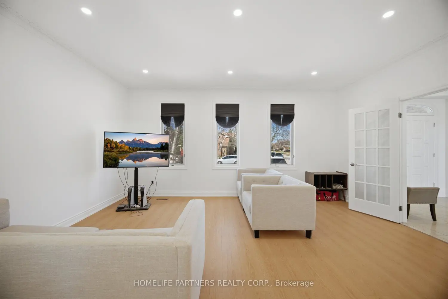 27 Marconi Avenue photo 3