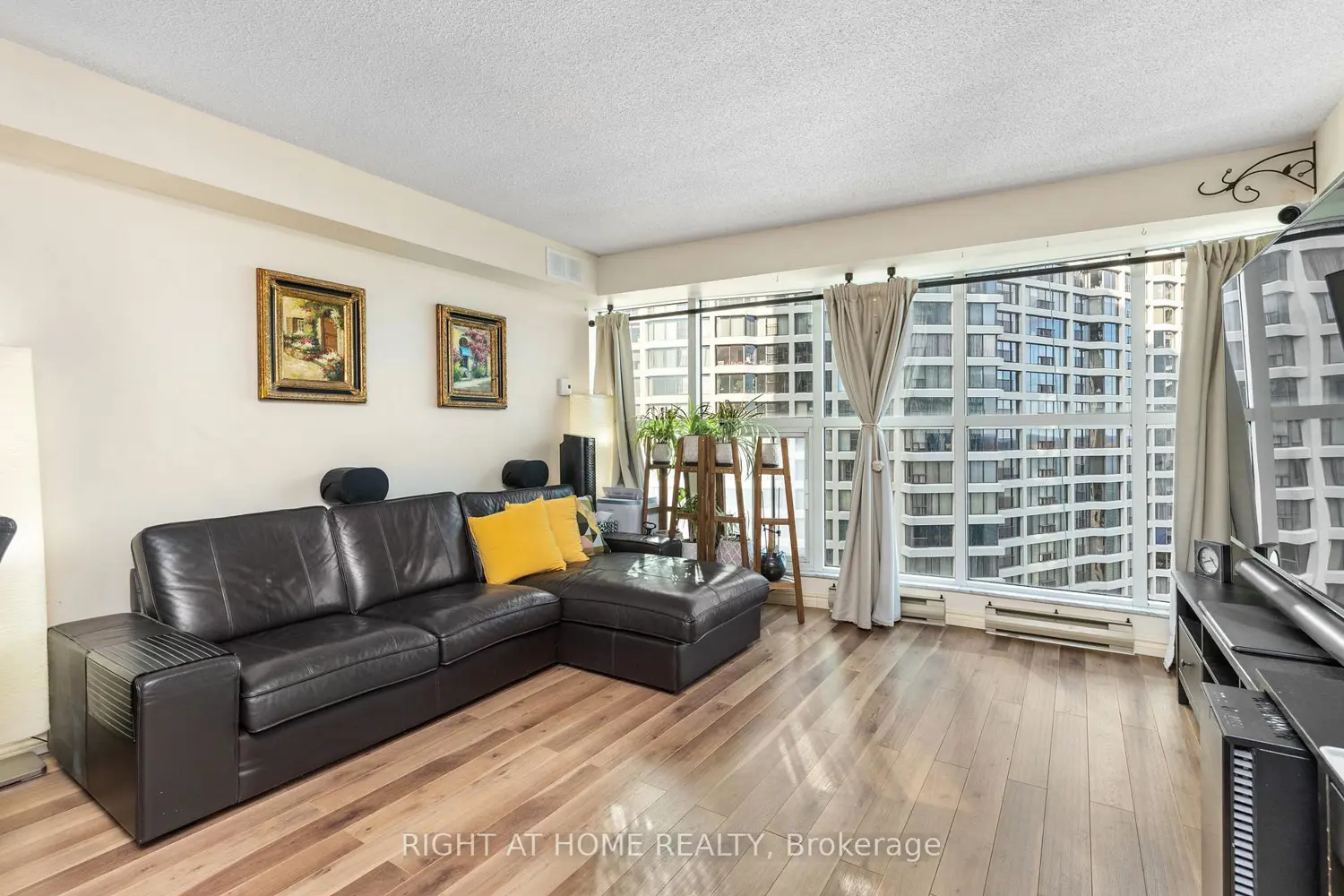 Additional image 3 of 77 Harbour Square 2306