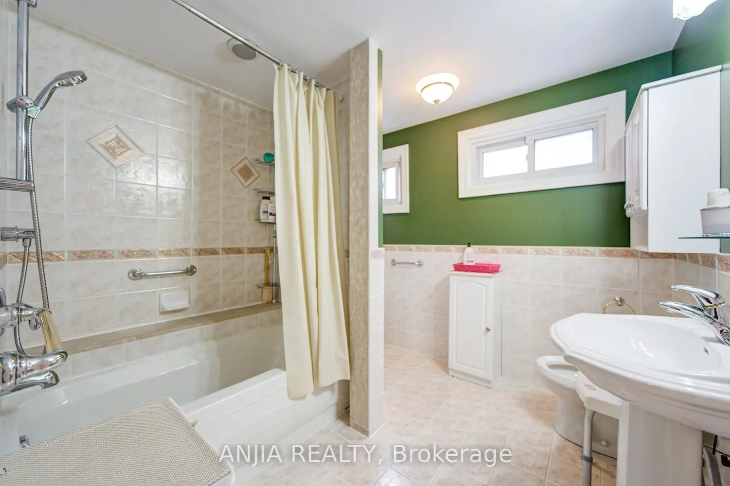 Additional image 13 of 48 Upton Crescent