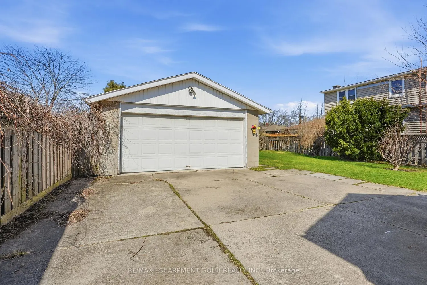 848 Upper Wellington Street photo 2