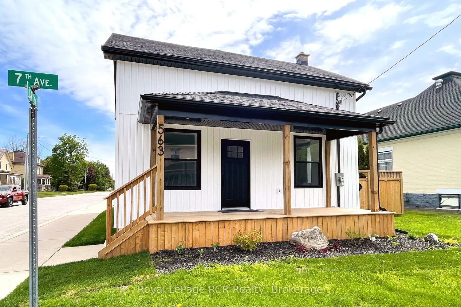 563 7Th Avenue photo 3