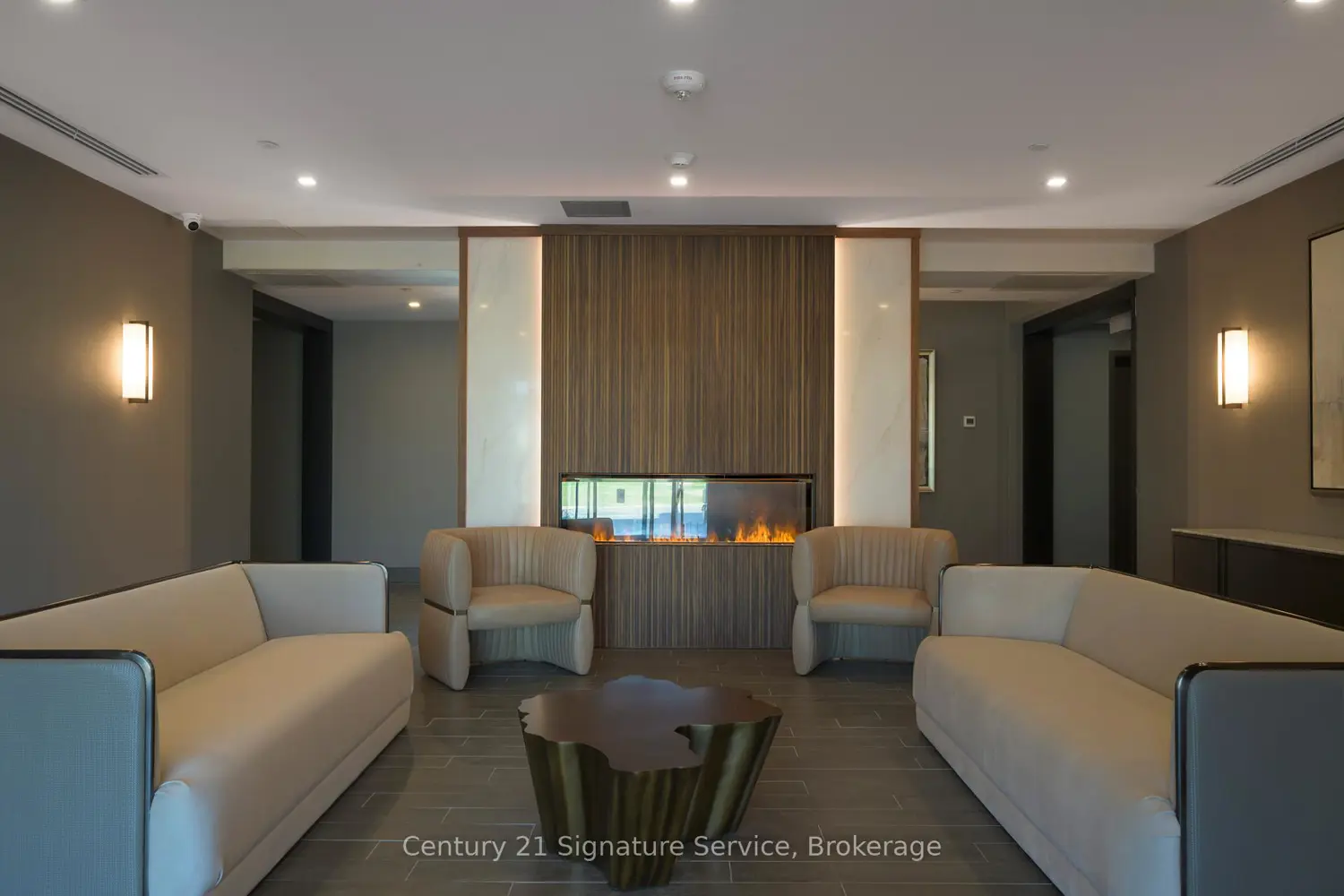 470 Dundas Street 1013 photo 3