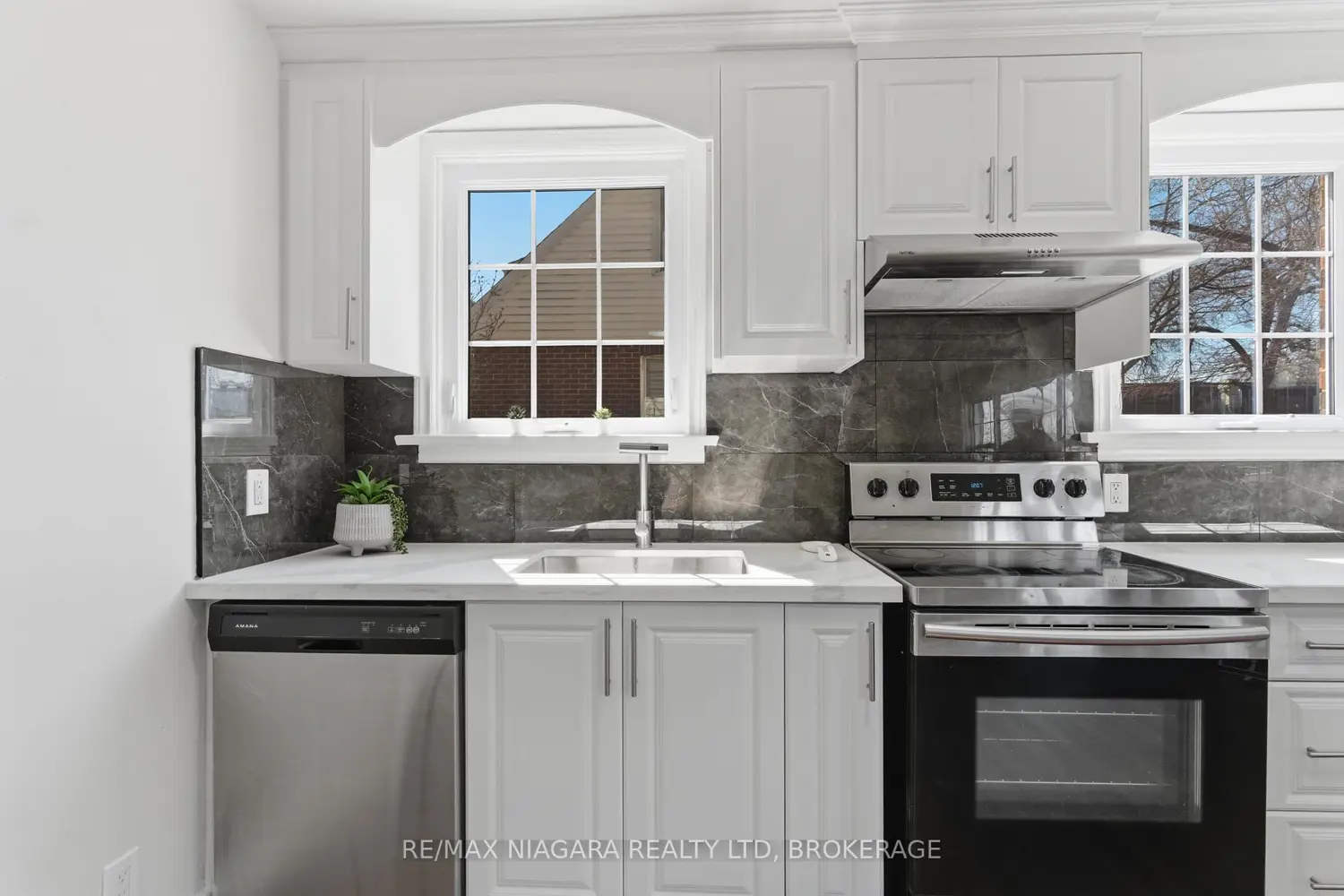 Additional image 6 of 5654 Drummond Road
