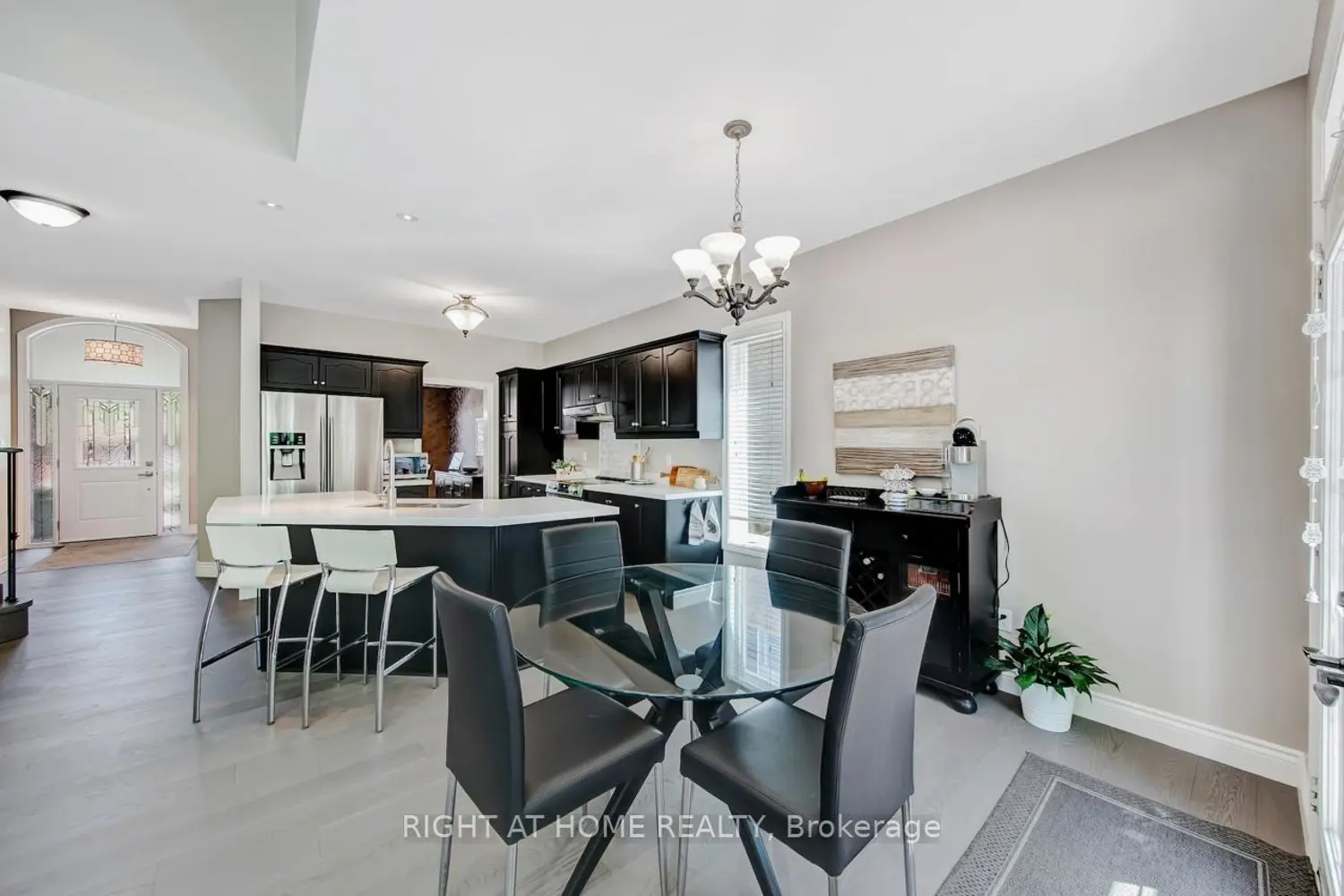 126 Moore Crescent photo 4