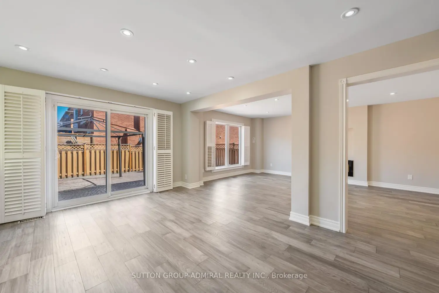 150 Rockwood Crescent photo 5