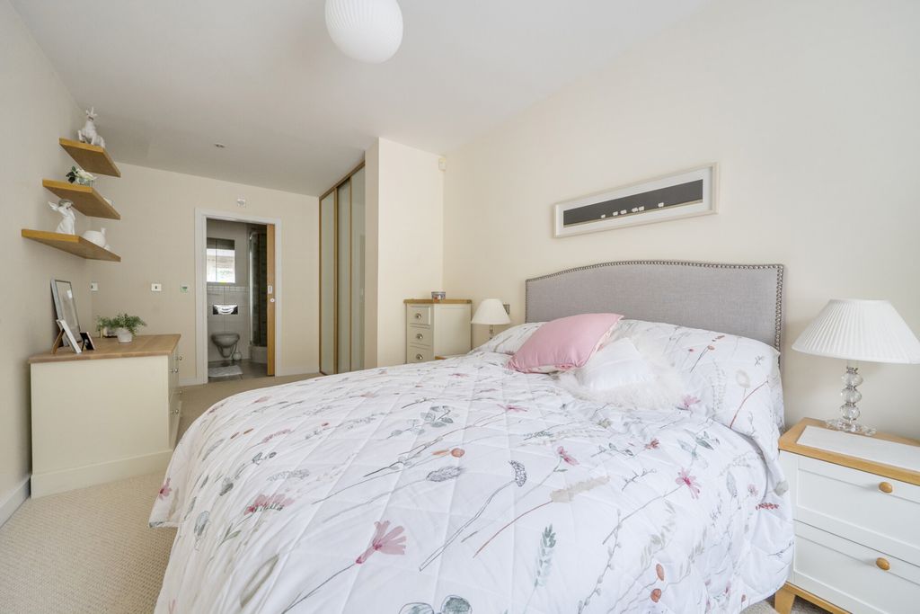 Additional image 11 of 2 bed flat for saleSouth Park, Gerrards Cross, Buckinghamshire SL9