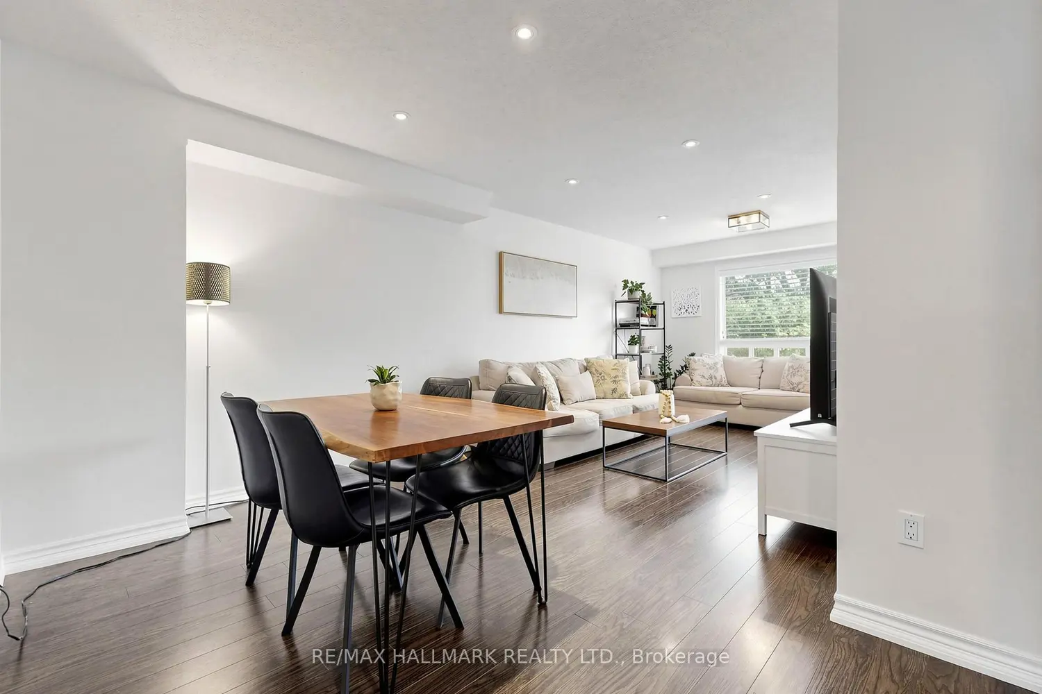 10 Bassett Boulevard 189 photo 2