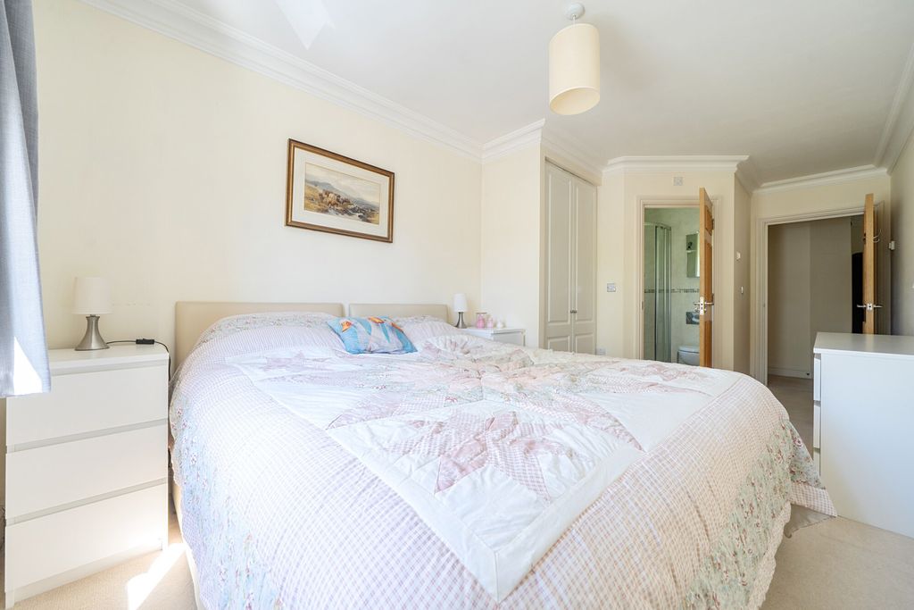 Additional image 15 of 2 bed flat for salePackhorse Road, Gerrards Cross, Buckinghamshire SL9
