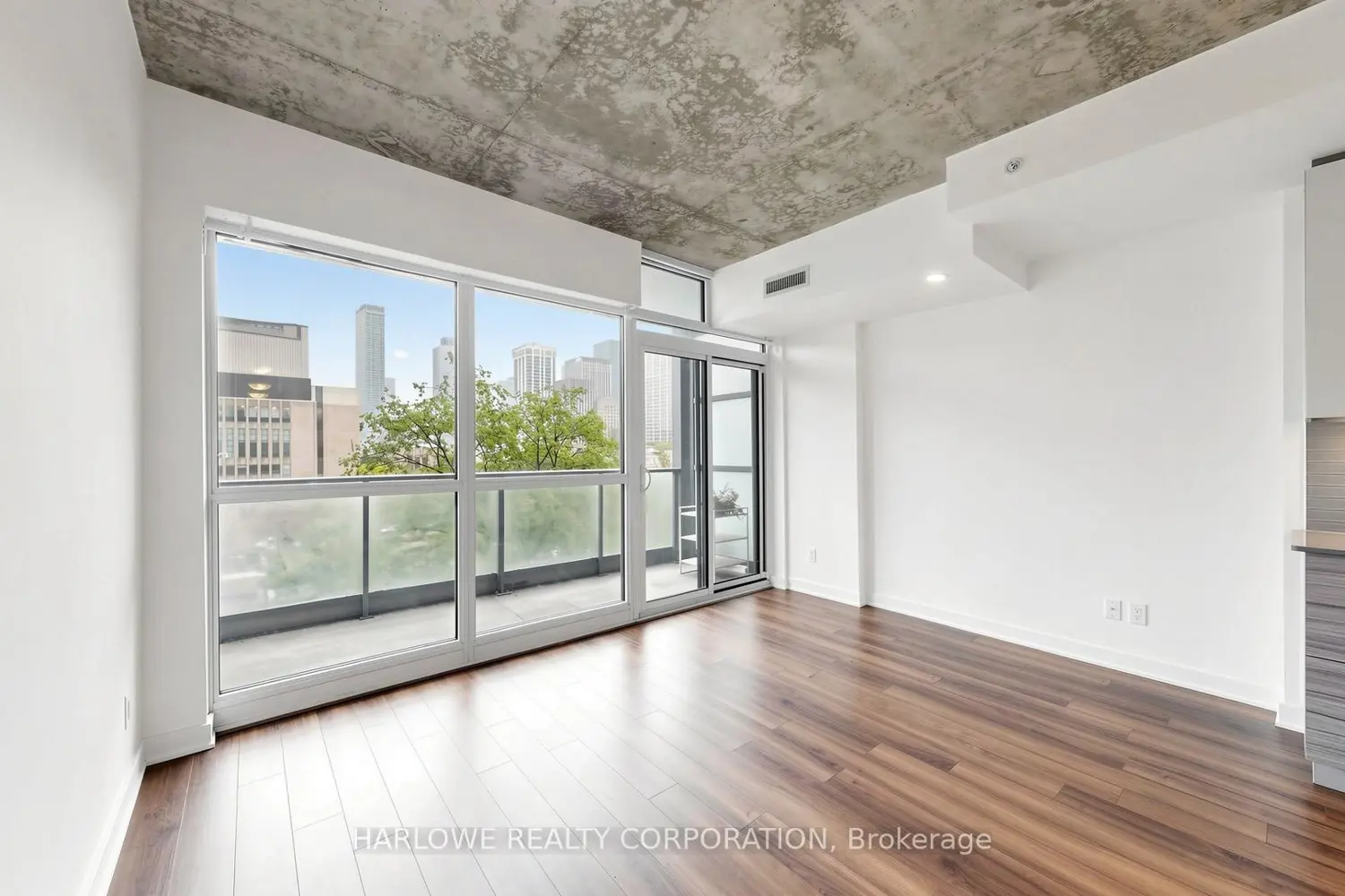 Additional image 7 of 210 Simcoe Street 510
