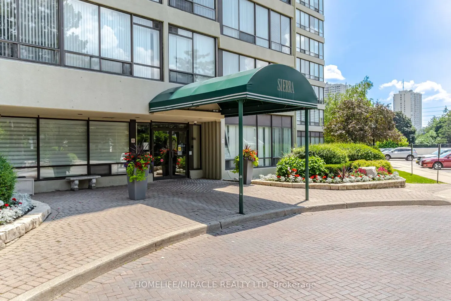 26 Hanover Road 401 photo 2