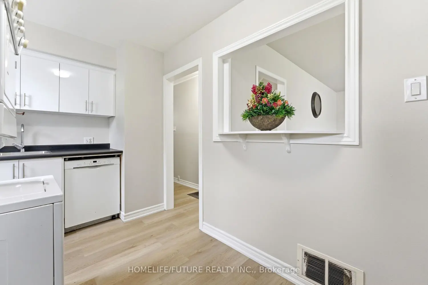 102 Kings Crescent photo 4