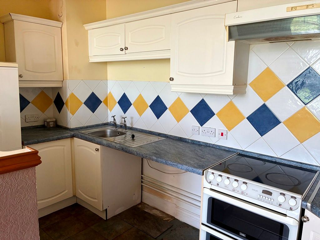 2 bed flat for saleSt. Christopher Court, Evesham WR11 photo 2