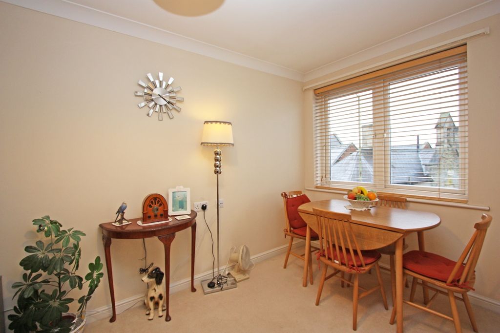 Additional image 3 of 2 bed flat for saleHammond Close, Highworth SN6