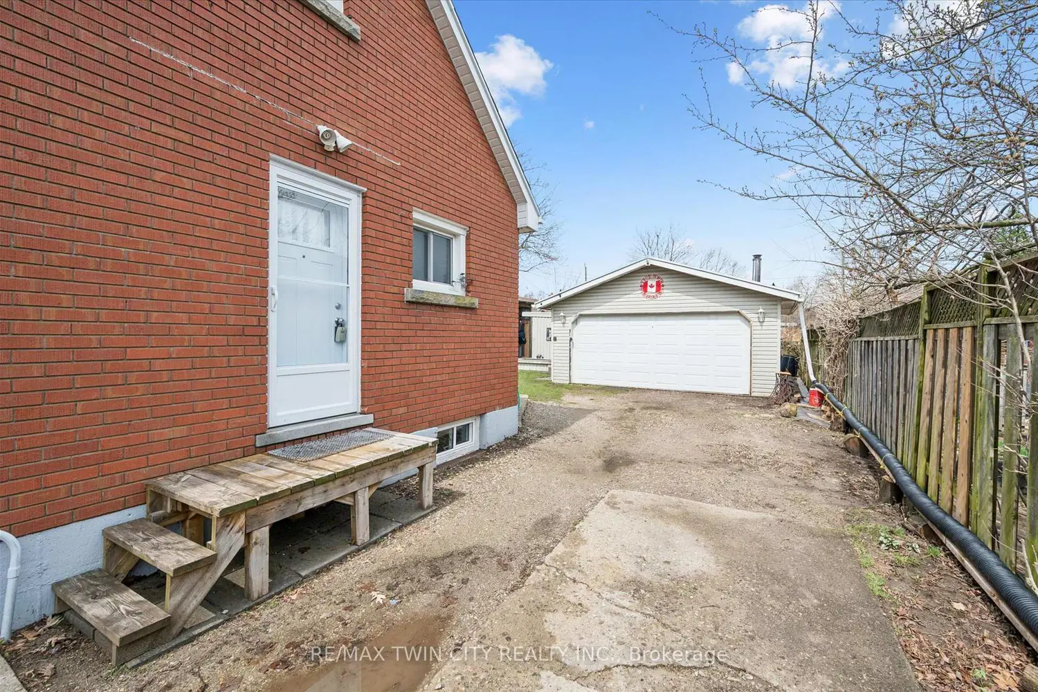 Additional image 18 of 18 Close Avenue