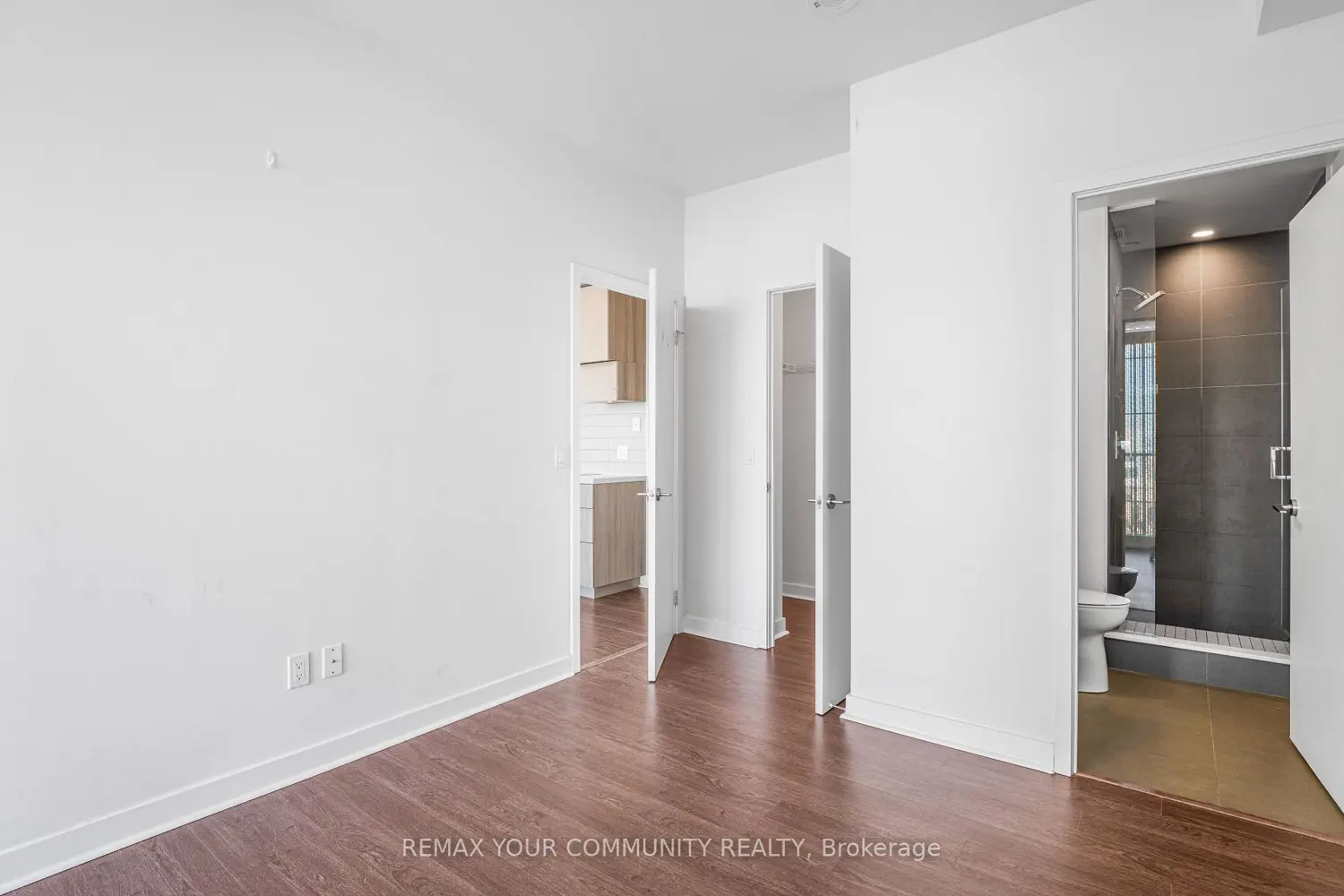 Additional image 7 of 8 Eglinton Avenue 1108