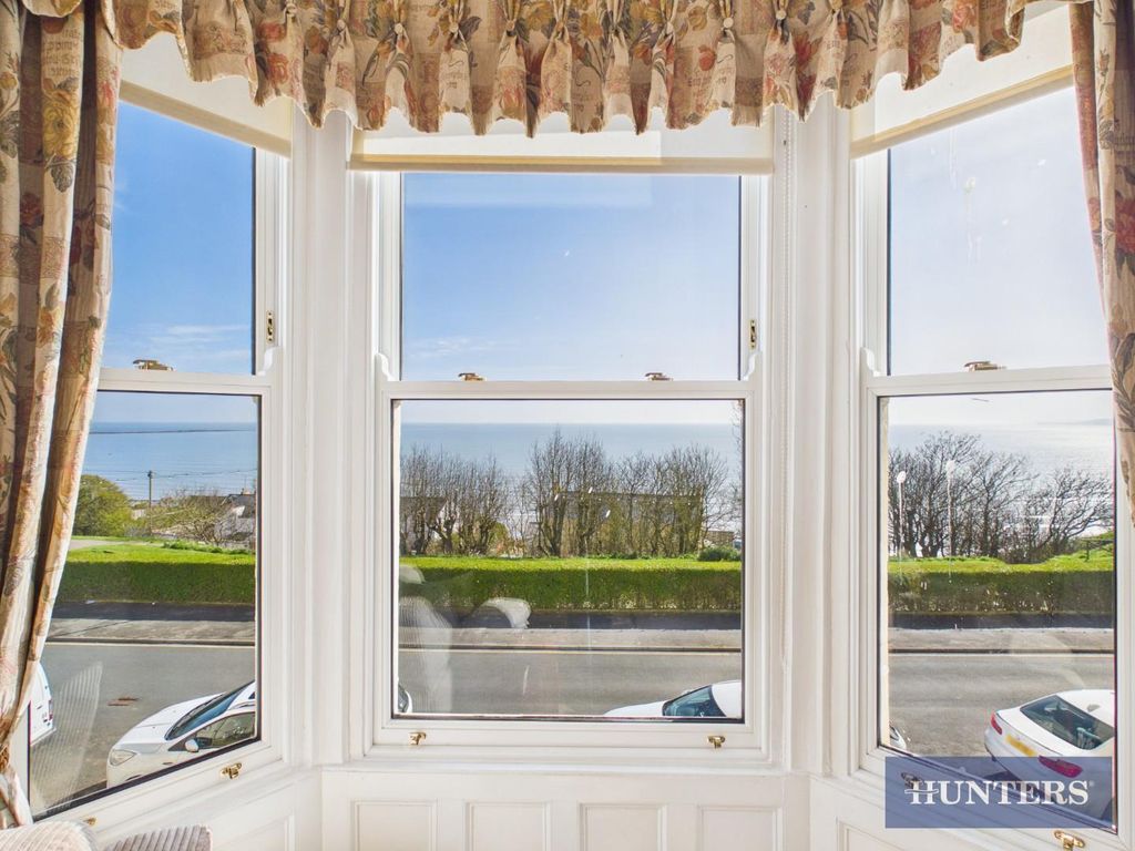 1 bed flat for saleThe Crescent, Filey YO14 photo 5