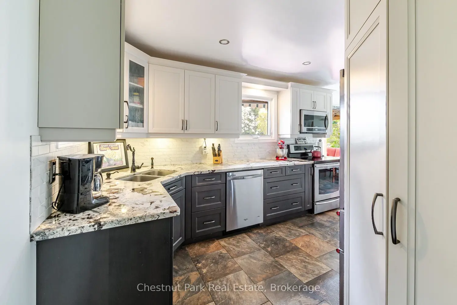 3932 Bruce Road 6 photo 2