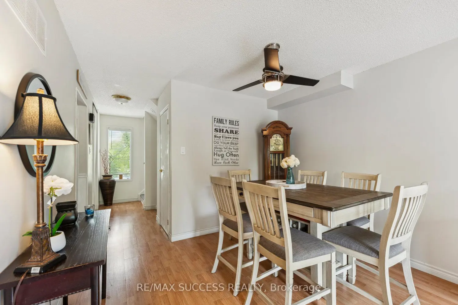 82 Lynden Circle photo 4