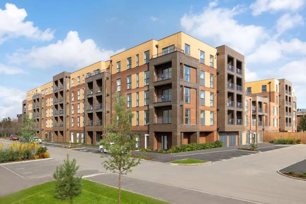 2 bed flat for saleAvenue, Farnborough, Hampshire GU14