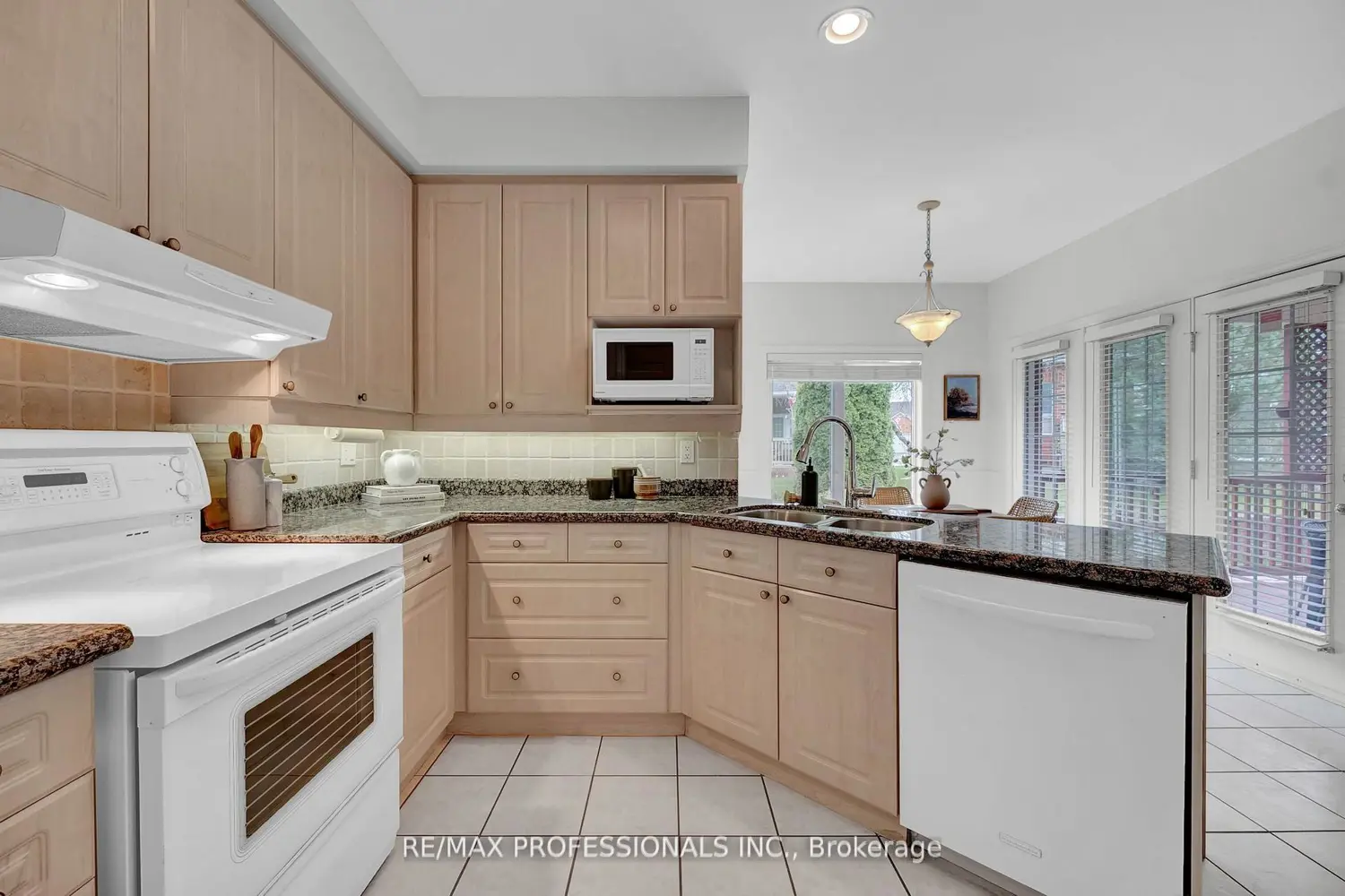 96 Waterbury Crescent photo 5