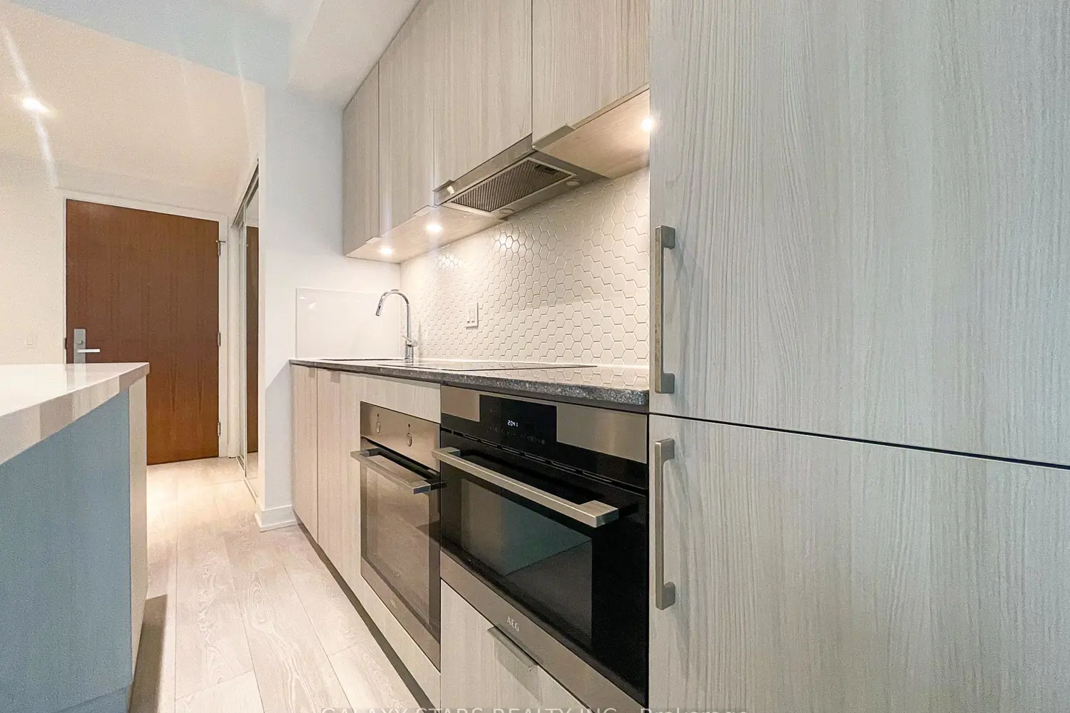 Additional image 5 of 15 Queens Quay 309