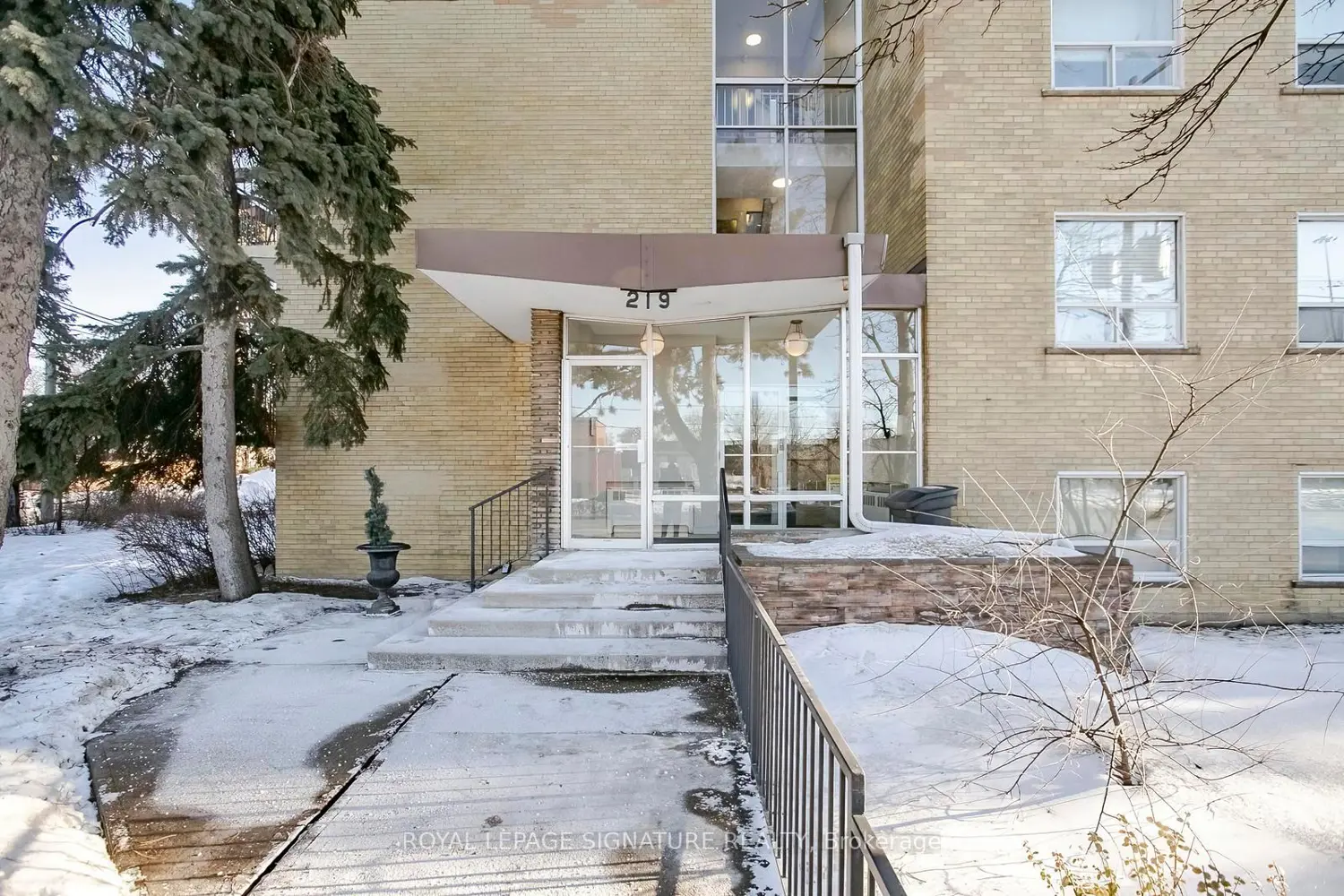 Additional image 3 of 219 Wilson Avenue 305