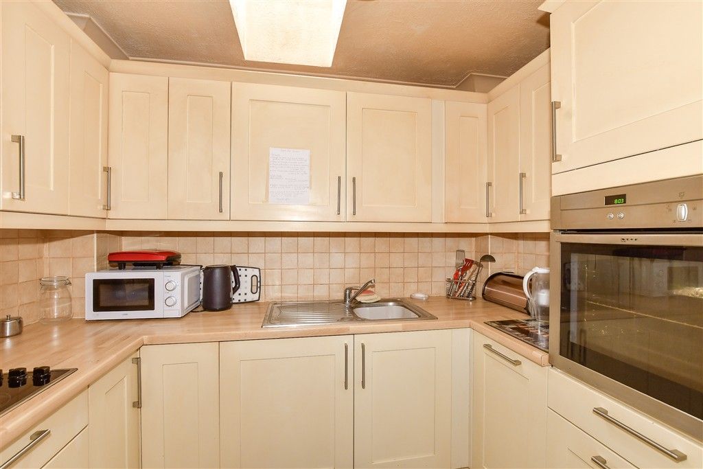 1 bed flat for saleMiddle Row, Faversham, Kent ME13 photo 3