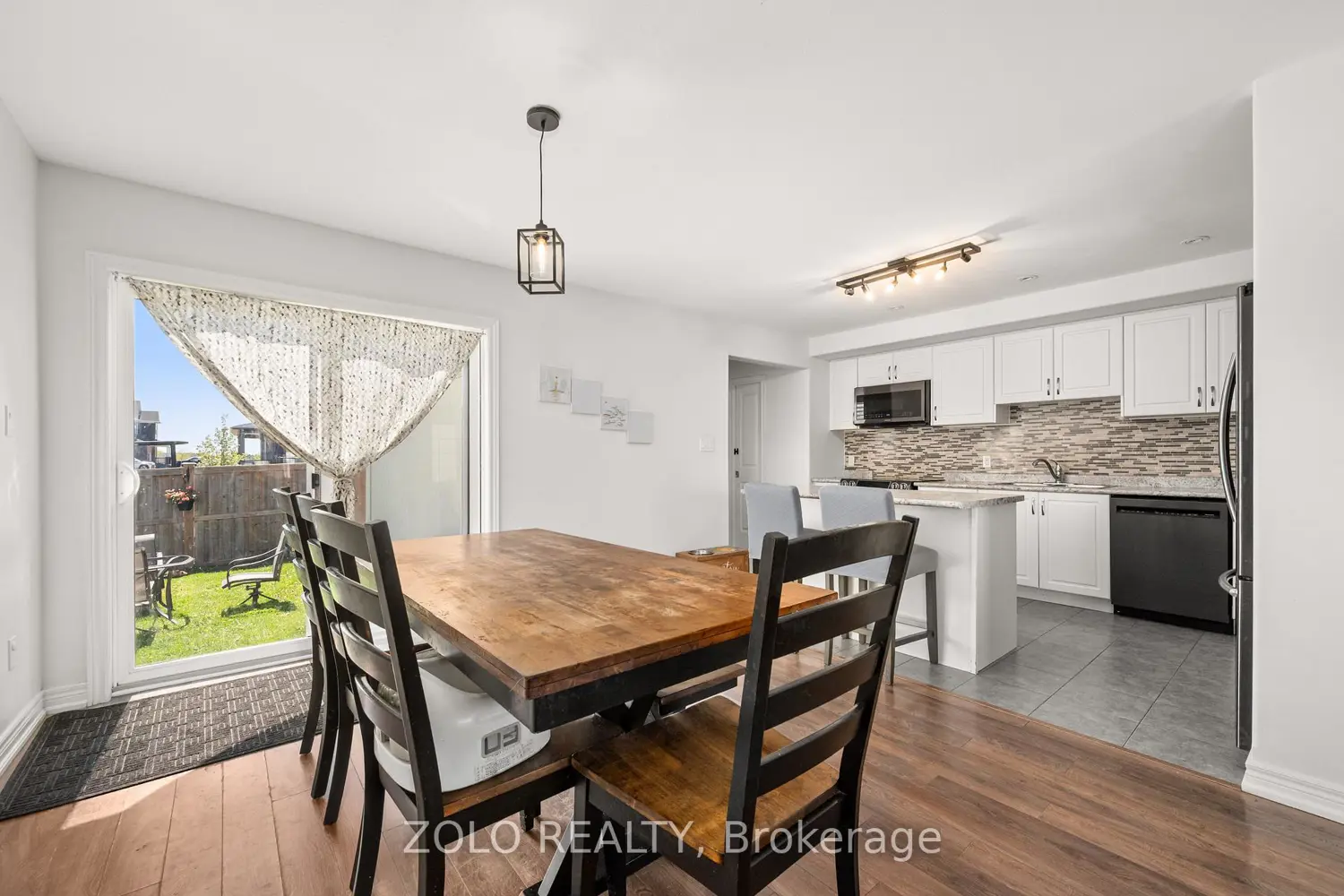 227 Rowberry Boulevard photo 2